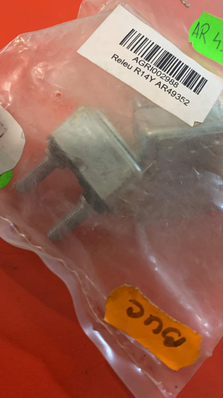 Releu AR49352
